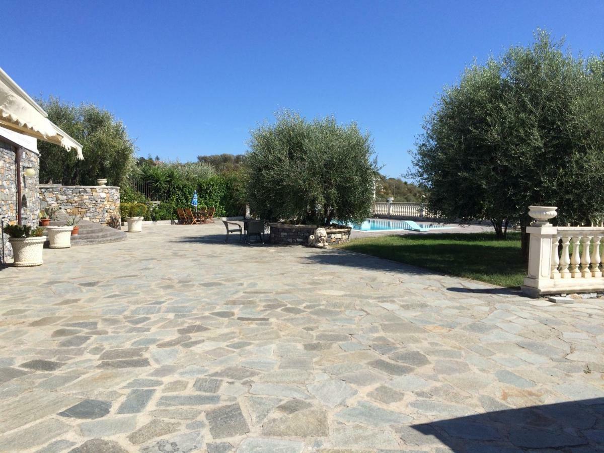 Villa Con Piscina A Imperia, Italy Extérieur photo